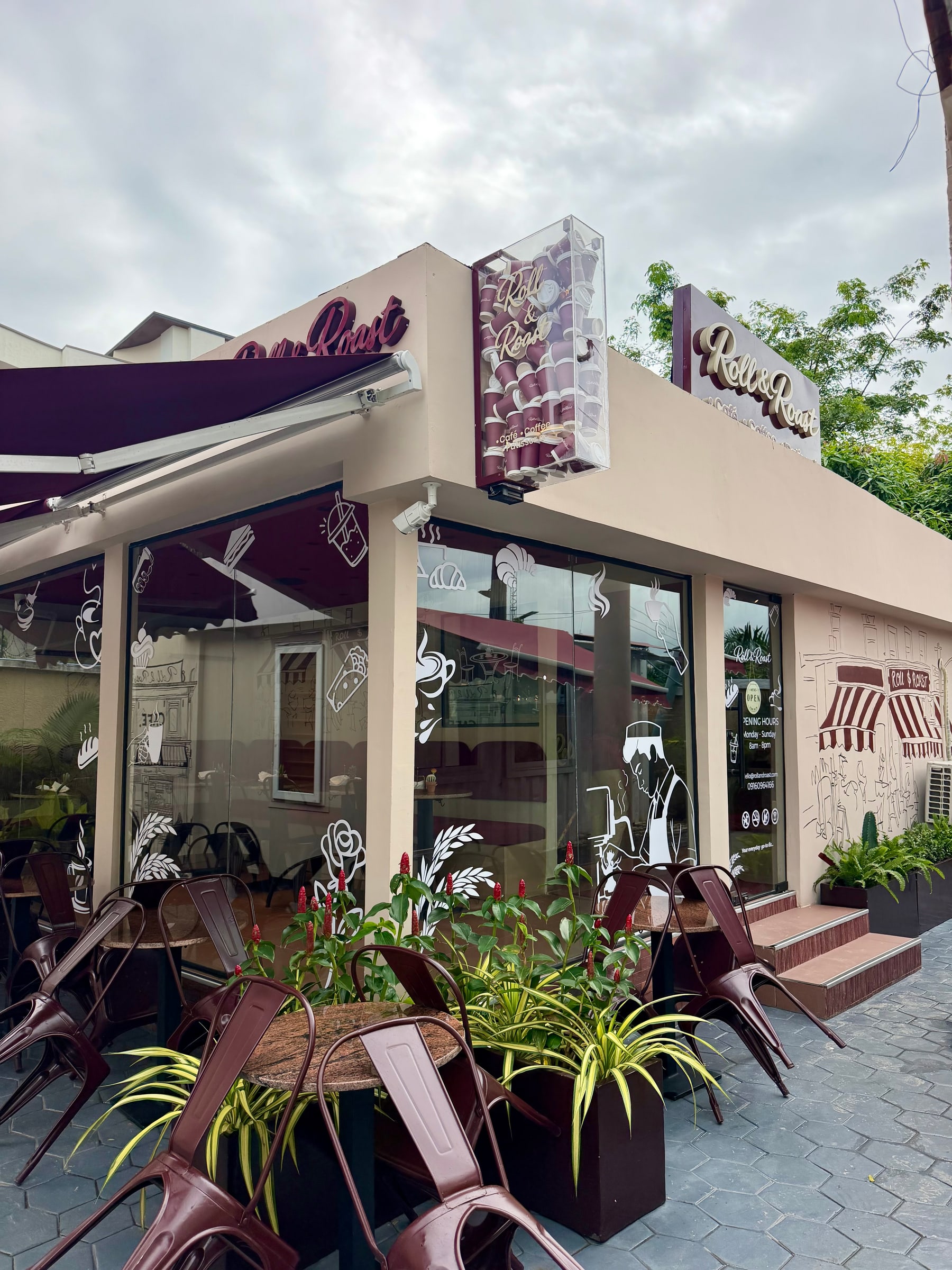 Roll & Roast Café